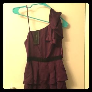 Beautiful gown perfect for weddings/formal event!